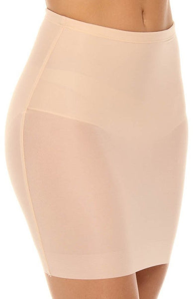 Assets Red Hot By Spanx Featherweight Firmers Half Slip 1600P